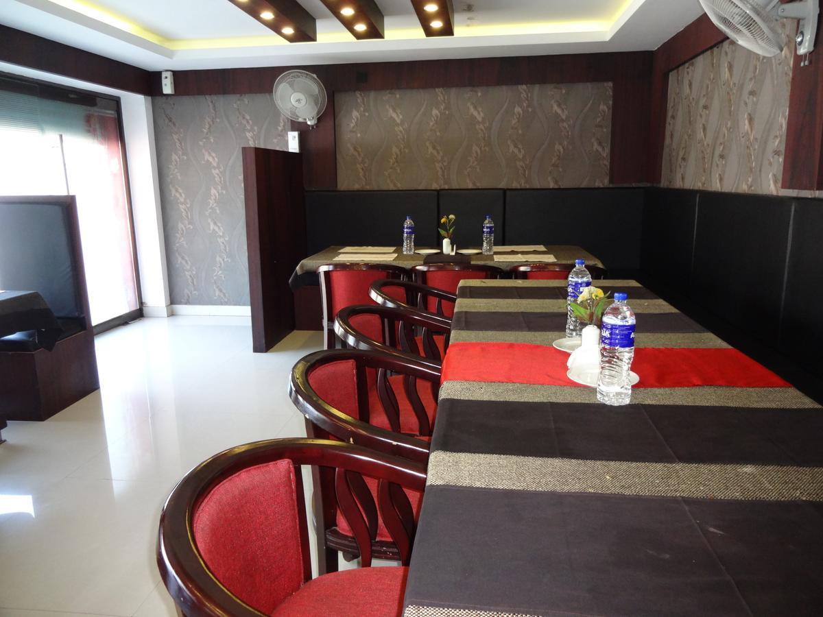 Hotel A J Park Alappuzha Kültér fotó