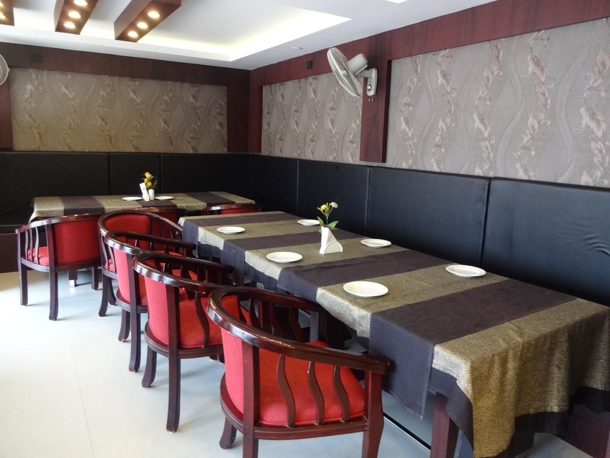 Hotel A J Park Alappuzha Kültér fotó